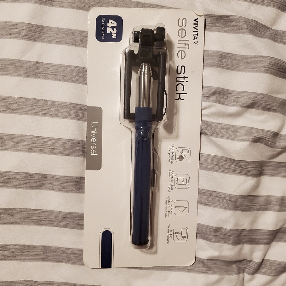 Vivitar‎ 42" Selfie Stick with Built-in Shutter NIB